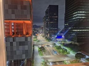 Seu aconchegante lar ao lado do metrô da carioca